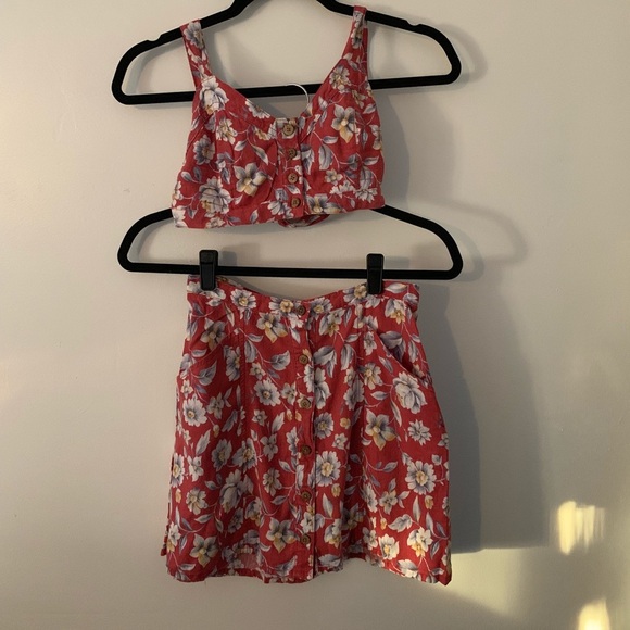 Crop top and skirt set - Picture 3 of 5